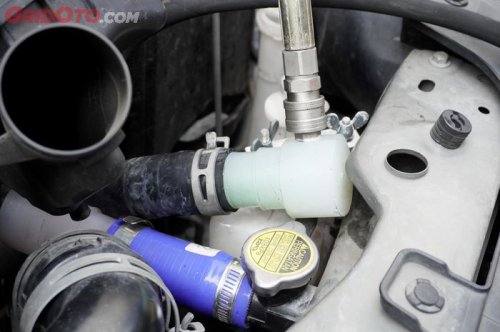 Jangan Salah Diagnosis, Cara Cek Kebocoran Radiator Coolant Mobil