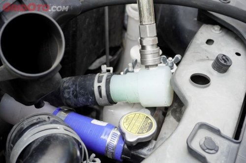 Jangan Salah Diagnosis, Cara Cek Kebocoran Radiator Coolant Mobil