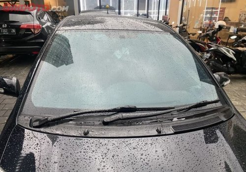 Hati-hati Kaca Mobil Buram Saat Hujan Deras, Treatment Ini Wajib Dilakukan
