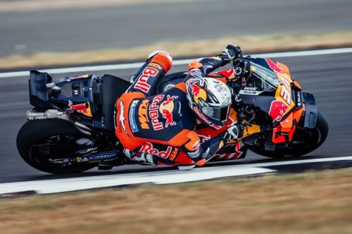 KTM, MotoGP, Logo Malaikat Penyelamat KTM Diam-diam Sudah Muncul di MotoGP Inggris 2025