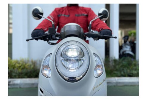 Awas! Terus Menyalakan Lampu Jauh di Motor Ternyata Bahaya Banget