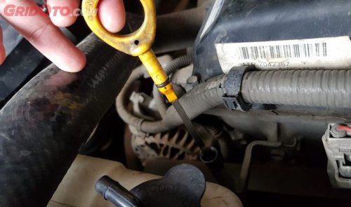 Baru Tahu, Tuang Oli Mesin Mobil Melebihi Kapasitas Bikin Jadi Gini