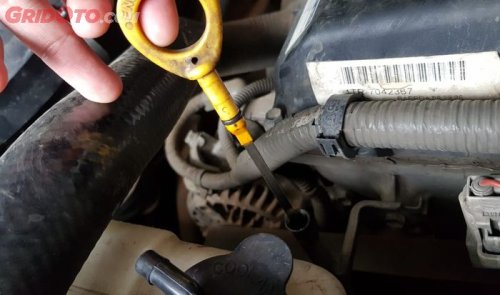 Baru Tahu, Tuang Oli Mesin Mobil Melebihi Kapasitas Bikin Jadi Gini