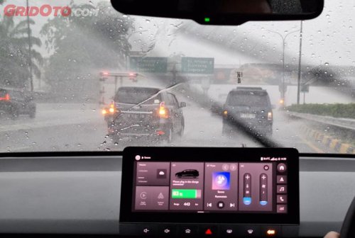 Ini Sebabnya Saat Hujan Deras Jangan Pakai Lampu Hazard, Simak Ya