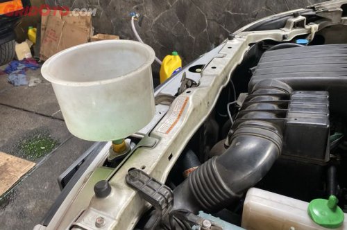 Biar Enggak Overheat, Hal Ini Wajib Dilakukan Saat Kuras Air Radiator Mobil