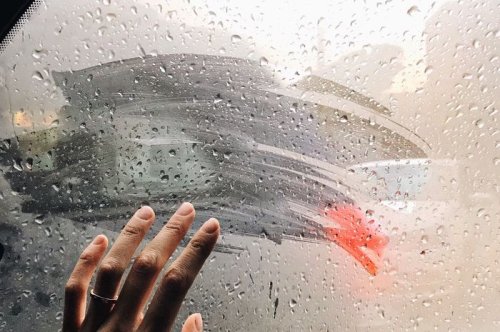 Begini Cara Cegah Kaca Mobil Berembun dan Pentingnya Pasang Kaca Film Berkualitas