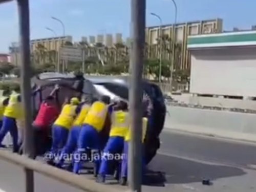 Ferrari, Ferrari Purosangue, Sopir Towing Merana, Ferrari Purosangue Harga Rp 18 M Ini Terbalik Miring