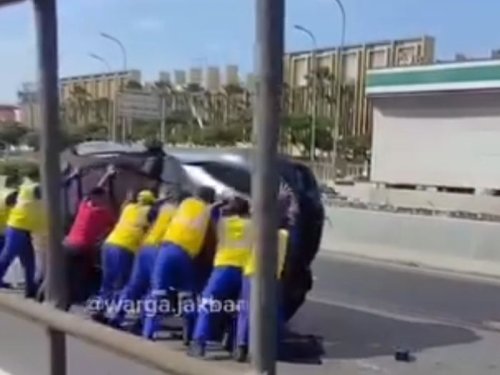 Ferrari, Sopir Towing Merana, Ferrari Purosangue Harga Rp 18 M Ini Terbalik Miring