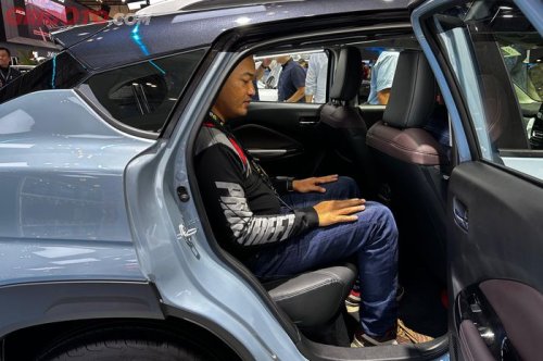 Suzuki , Suzuki Fronx, Enggak Disangka, Duduk di Jok Belakang Suzuki Fronx Selega Ini