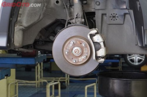 Jangan Disepelein, Rem Mobil Berdecit Saat Mundur Bisa Berbahaya