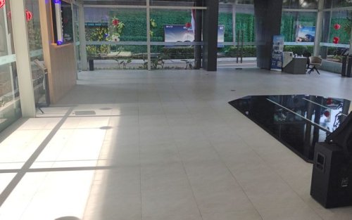 Sepenggal Kisah Dealer BYD Sudirman Bertahan di Tengah Demo Besar Jakarta