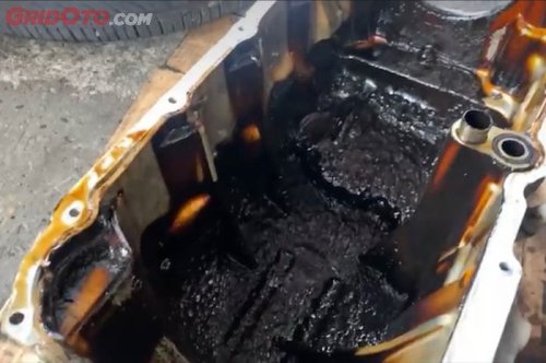 Sludge Oli Mesin Bisa Mengganggu Pelumasan Mobil, Begini Penjelasannya