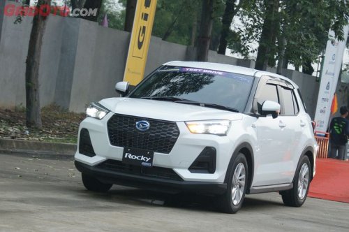 Sesama Hybrid, Ini Perbandingan Tenaga Rocky Hybrid VS Fronx SGX