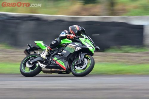 Pakai Mesin 4 Silinder Bersuara Merdu, Seberapa Boros Bensin Ninja ZX-25?