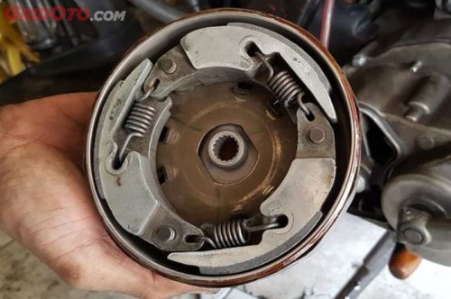 Ini Sebabnya Motor Matic Masih Gredek Padahal Sudah Pakai Kampas Ganda NMAX