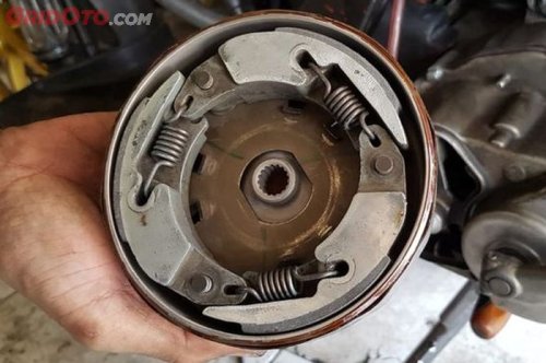 Ini Sebabnya Motor Matic Masih Gredek Padahal Sudah Pakai Kampas Ganda NMAX