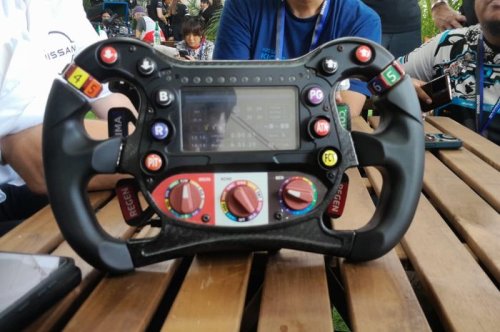 Nissan, Setir Formula E Nissan Digunakan Oliver Rowland dan Norman Nato Harganya Segini