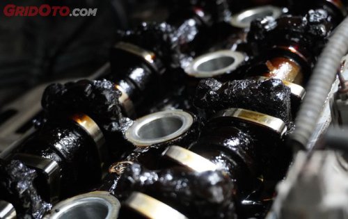 Sludge Oli Mesin Bisa Mengganggu Pelumasan Mobil, Begini Penjelasannya