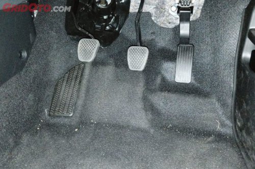 Begini Cara Bawa Mobil Manual Yang Benar Agar Kampas Kopling Awet