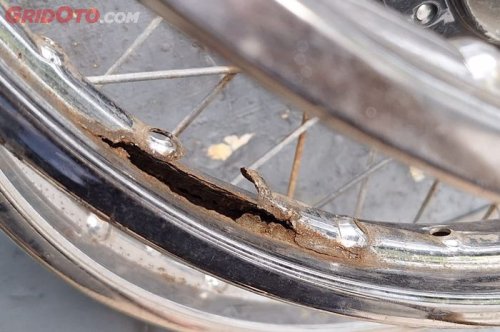 Ngeri Banget, Ini Penyakit Motor Masih Pakai Pelek Jari-jari