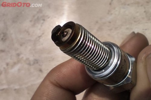 Potong Elektroda Massa Busi Bikin Mobil Ngebut, Tapi Ini Risikonya