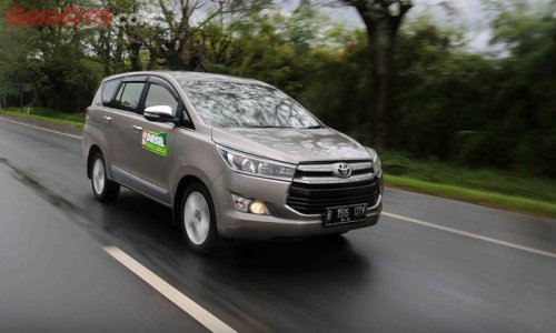 Toyota, Toyota Kijang Innova Zenix, Toyota Innova, Lebih Laris Toyota Kijang Innova Zenix atau Reborn? Ini Faktanya