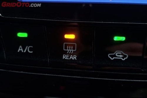 Ini Cara Mudah Mengatasi Kaca Mobil yang Berembun Ketika Hujan