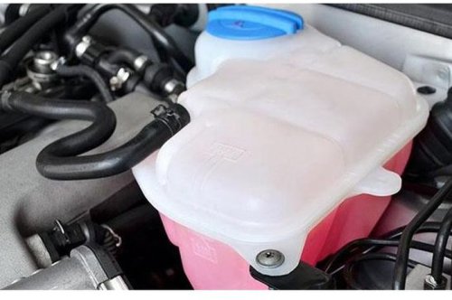 Ini Sebabnya Air Radiator Mobil di Tabung Reservoir Sering Kurang
