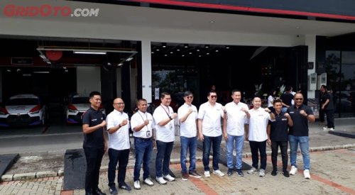 Nuansa Paddock Balap Hadir di GR Garage PIK 2, Siap Sambut GR Enthusiast