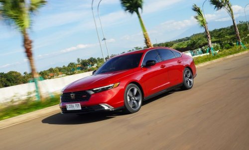 Honda Accord Hybrid, Toyota Camry Hybrid, Toyota, Toyota Camry, Honda, Honda Accord, Adu Irit Mesin Hybrid Toyota Camry Vs Honda Accord, Siapa Terbaik?