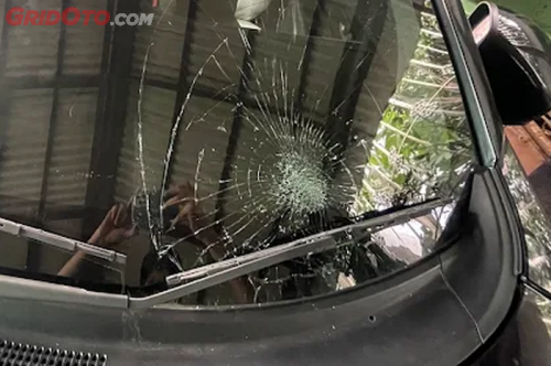 Ternyata Ini Sebabnya Kaca Mobil Tiba-tiba Bisa Pecah Sendiri, Baru Tahu