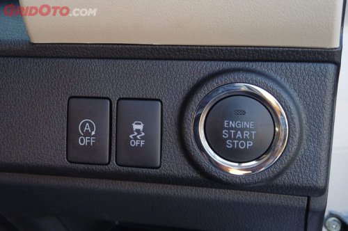 Trik Menghemat Bahan Bakar Saat Mobil Terjebak Macet Panjang