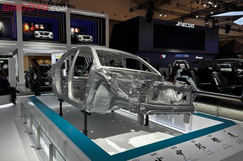 Suzuki , Suzuki Fronx, Enggak Tanggung, Suzuki Fronx Dibelah di GIIAS 2025, Ini Tujuannya