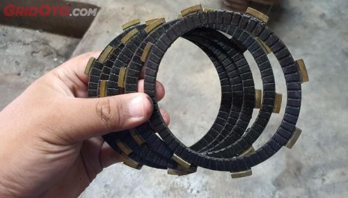 Waspdai Motor Kopling Basah Pakai Oli Mesin Palsu, Ini Dampaknya
