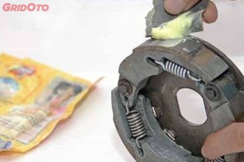 Cara Ampuh Hilangkan Selip Kampas Ganda Motor Matic Pakai Sabun Colek