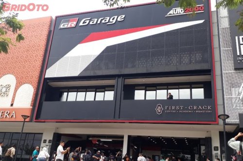 Nuansa Paddock Balap Hadir di GR Garage PIK 2, Siap Sambut GR Enthusiast