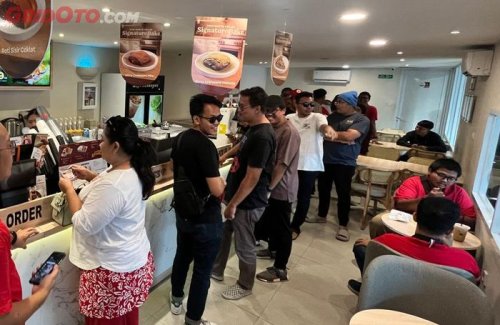 Ini Seru-Seruan Bareng Komunitas di Acara OTOMOTIF Merdeka Drive 2025