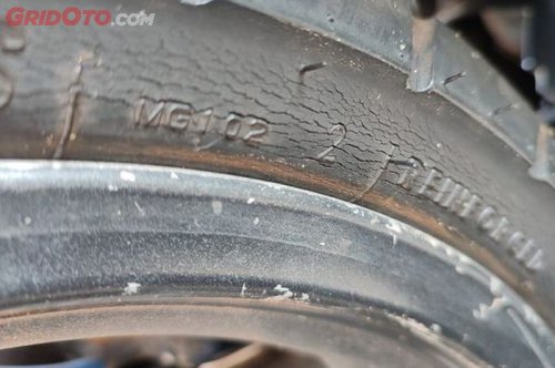 Harus Tahu, Akibat Kesalahan Sepele Ini Ban Motor Bisa Retak