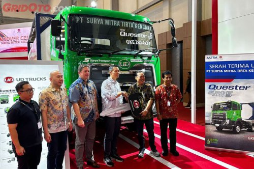 UD Trucks Serahkan 9 unit Quester GKE 280 Euro 5 ke SMTK di GIIAS 2025