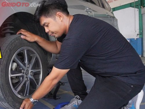 Tanpa ke Bengkel Kalian Bisa Tahu Kondisi Bearing Roda Mobil, Begini Triknya
