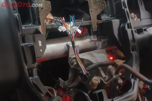 Jangan Asal Pasang, Tips Modif Kelistrikan Mobil Biar Aki Tetap Aman