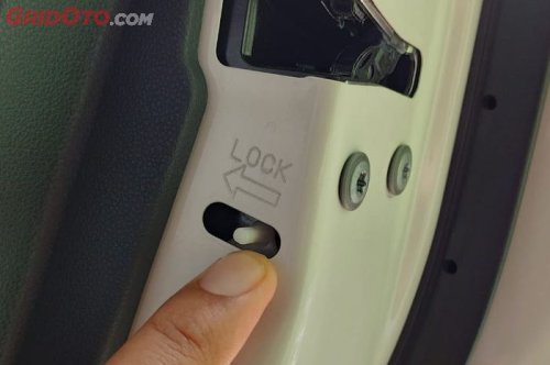 Baru Tahu, Tuas Kecil di Pintu Belakang Mobil, Ternyata Bikin Anak Kecil Aman