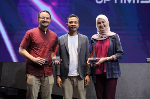 8 Mobil Toyota yang Raih Penghargaan OTOMOTIF Award 2025, Produk Hybrid-nya Gacor!