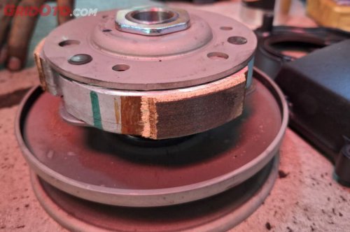 Ternyata Ini Manfaat Amplas Kampas Ganda CVT Motor Matic Saat Servis