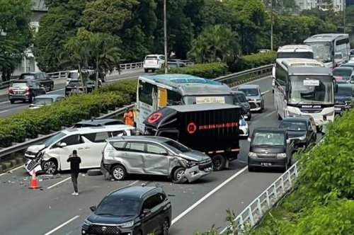 Jadi Penyebab Kecelakaan Beruntun Belum Tentu Wajib Ganti Rugi, Semua Tergantung Ini