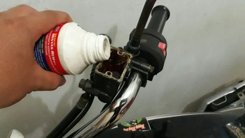 Persiapan Turing Jauh, Begini Cara Buang Angin di Rem Cakram Motor Bekas