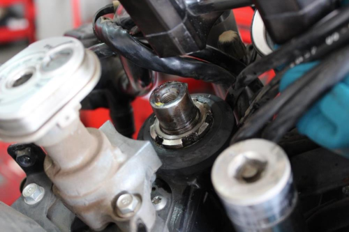 Baru Tahu, Ini Efek Negatif Pasang Komstir Motor Dengan Cara Diketok
