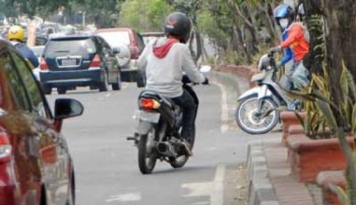 Duh, Lupa Nyalakan Lampu Sein di Situasi Ini Berbuah Denda Tilang Seperempat Juta