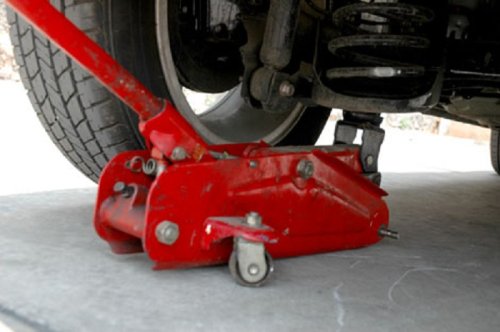 Ternyata Ini sebabnya Saat Cek Kaki-kaki Wajib Taruh Roda di Kolong Mobil Bekas