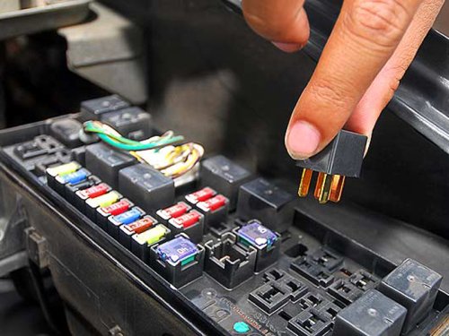 Ternyata Rumah Sekring Mobil Bekas Dibiarkah Meleleh Bahayanya Begini